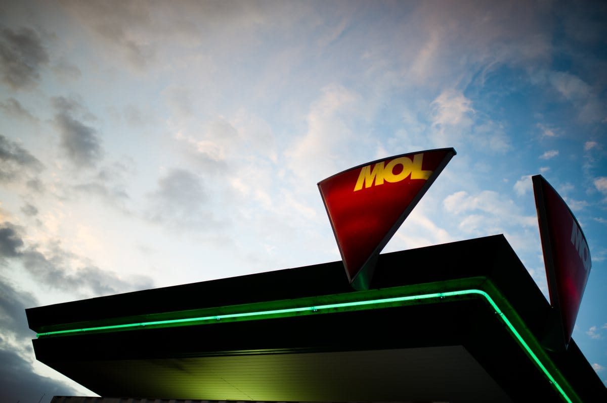 Megerősítette a Fitch a Mol besorolásait