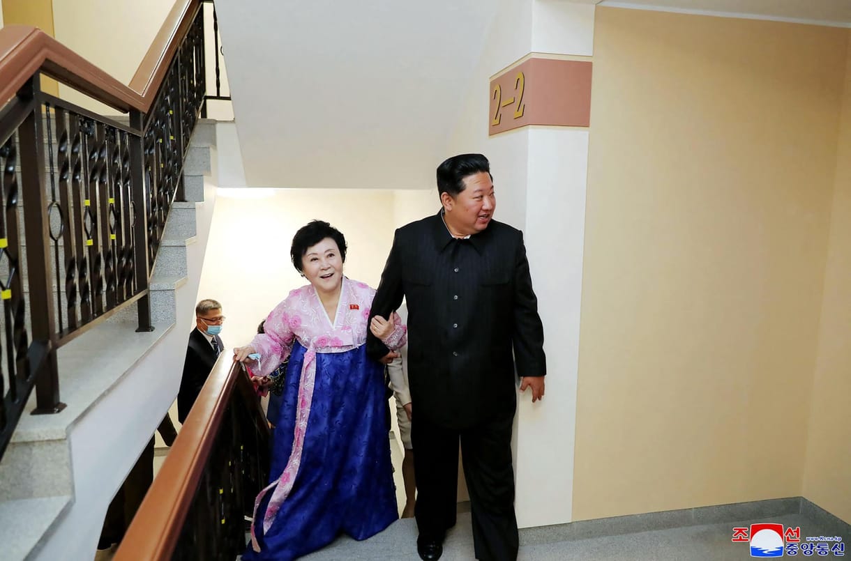 Luxuslakást kapott Kim Dzsong Untól az észak-koreai köztévé leghíresebb bemondója