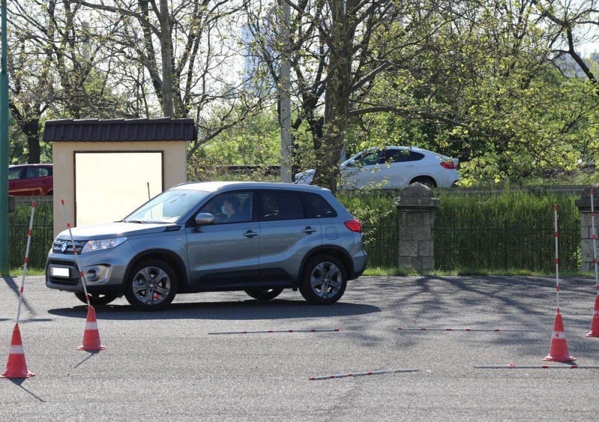 Aggódnak az autósiskolák: ha valóban ingyen lesz a jogsi, ők hosszabb távon bezárhatnak