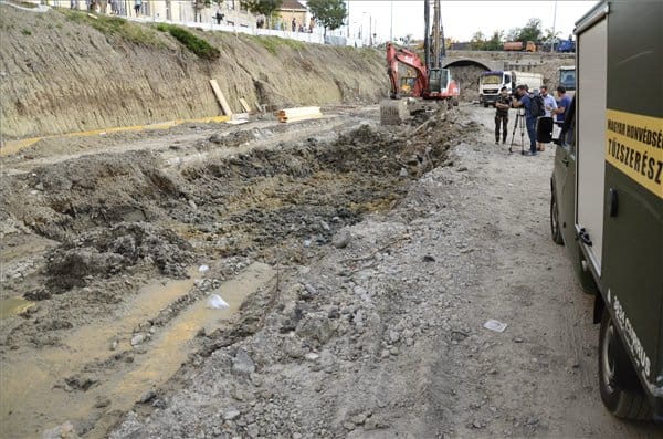 Több száz embert kiköltöztettek a Széll Kálmán téri gránát miatt - már elhárult a veszély