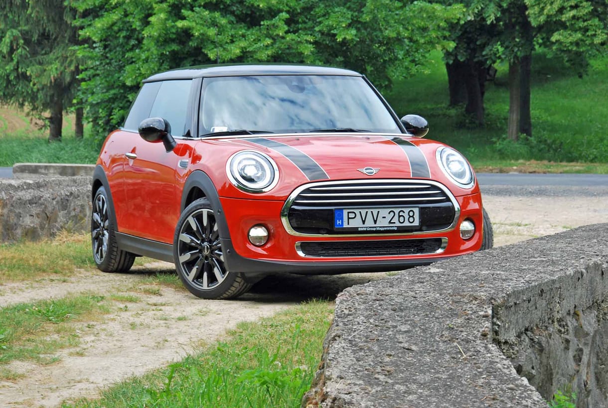 MINI-fészlift: piros lámpás lett a brit lobogó 