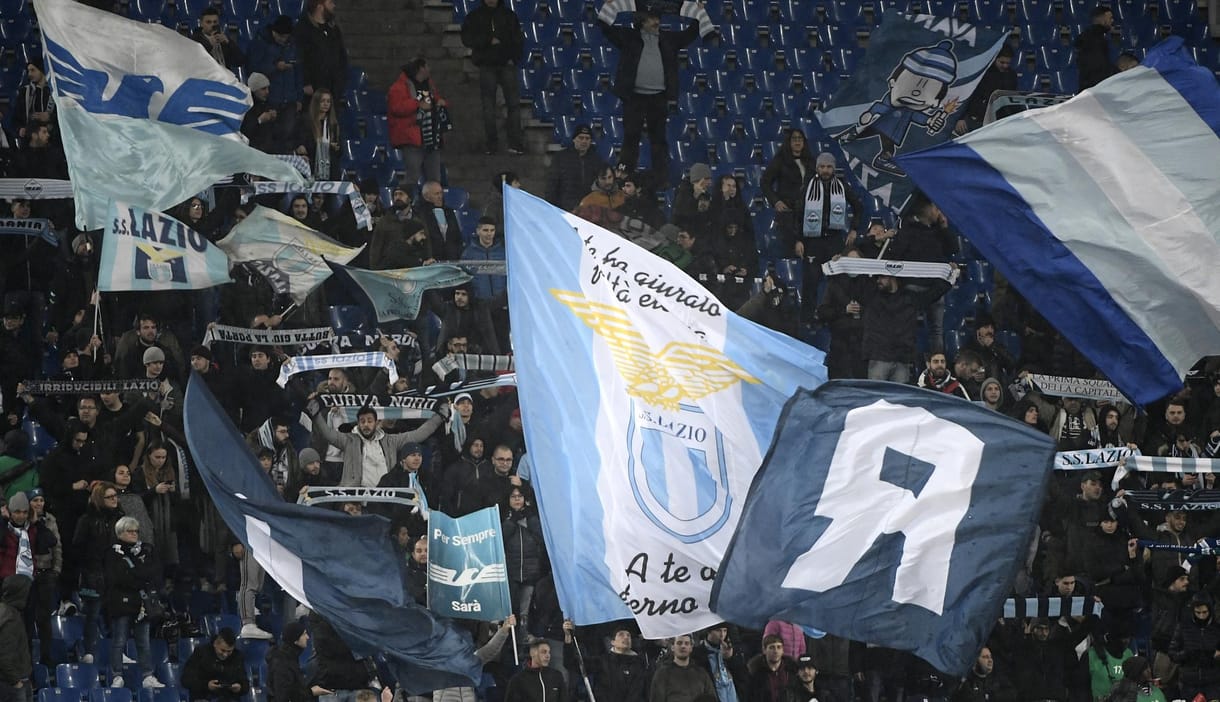 Egymásnak estek a Lazio és a Sevilla drukkerei – videó