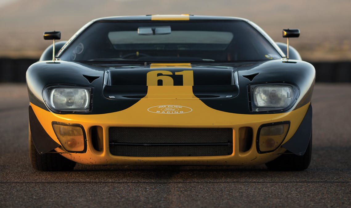 Egymilliárdért akár a boltba is járhat valaki ezzel a veterán Ford GT versenyautóval 
