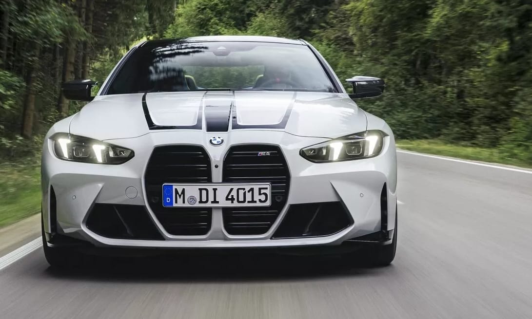 A BMW bemutatta a még erősebb megújult M4 kupét és kabriót