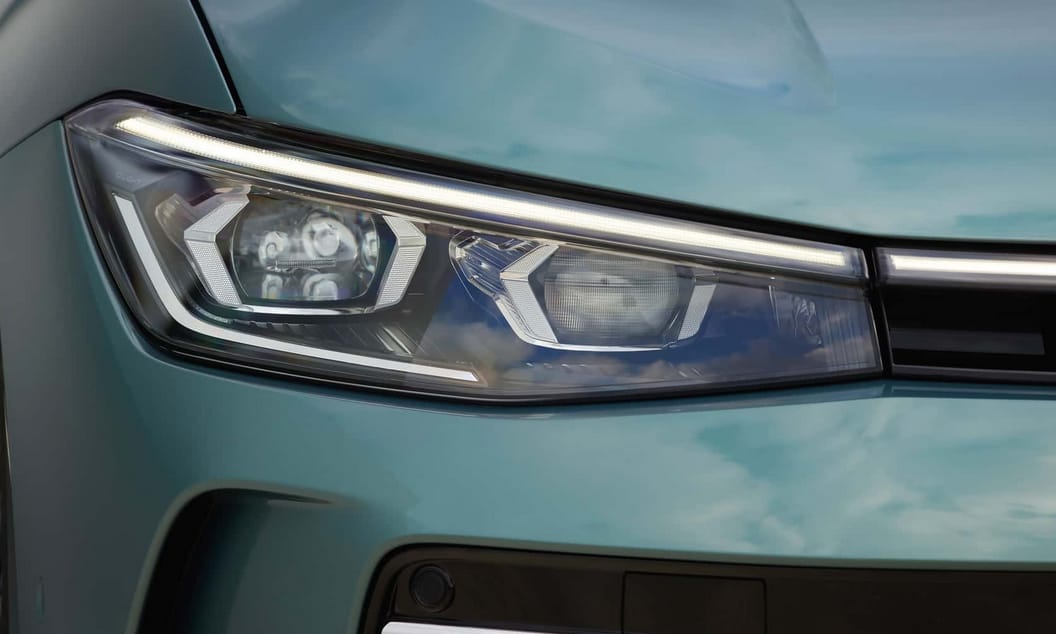 132 km villannyal, ezt tudja a Magyarországra érkezett zöld rendszámos új VW Passat