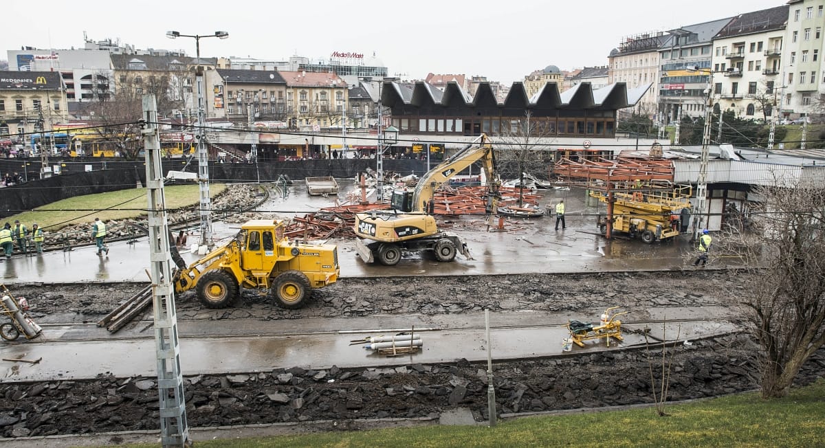 Jól figyeljen oda, ha a 4-es, 6-os-ra akar felszállni a Széll Kálmán téren
