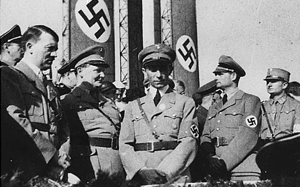 Fotó: íme Hitler jobbkezének mindent bizonyító vérmintája