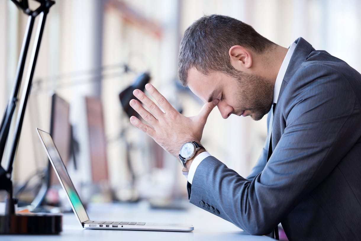 Depressziósan az irodában: hogy ismerhetjük fel a jeleket?