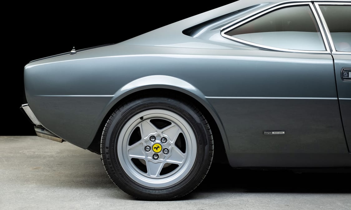 Ragyogó állapotú Ferrari Dino 308 GT4 vár új gazdára