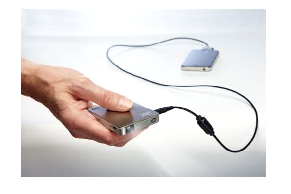 Zsebben hordható mozi telefonja mellé