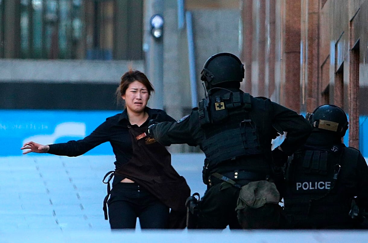 17 órás túszdráma Sydneyben: kiszabadították a túszokat