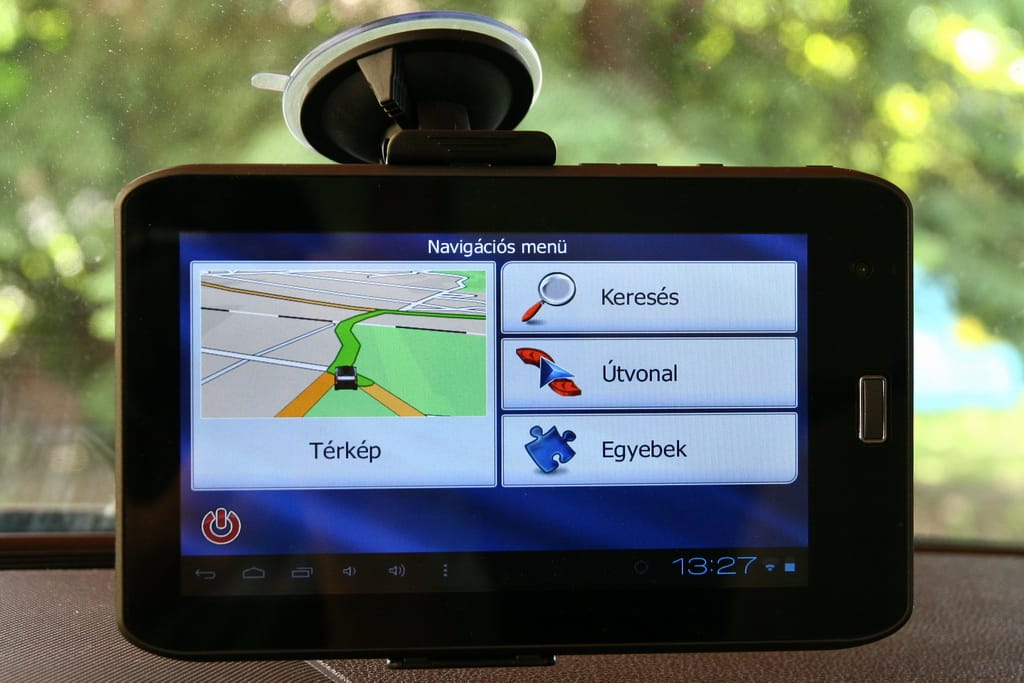 Autós navigáció, tablet, vagy mindkettő egyszerre?