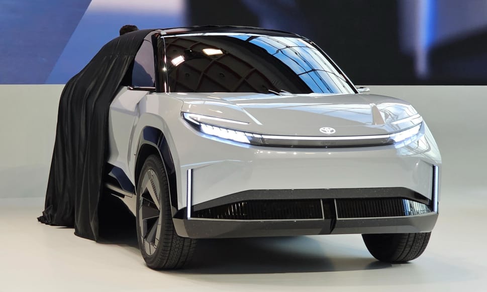 Pillantás a jövőbe: testközelből ismerkedtünk meg a Toyota kicsi és olcsó 2024-es villanyautójával