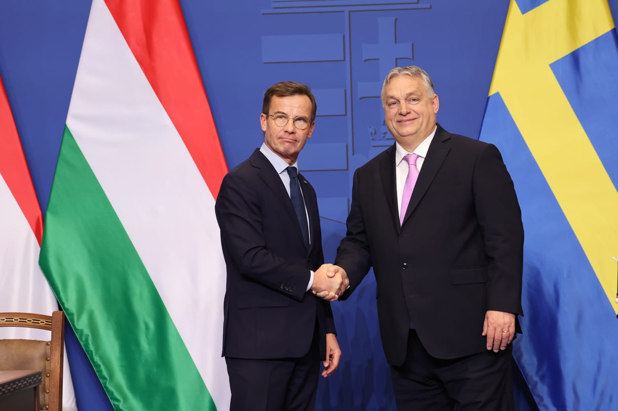 Neue Zürcher Zeitung: A NATO-nak fontosabb dolga is van, mint hogy Orbánhoz hasonló belső kerékkötőkkel csatázzon