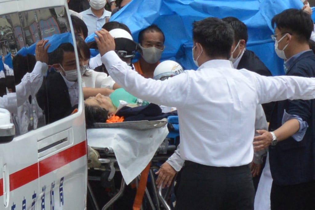 A japán rendőrség szerint túl enyhék voltak a biztonsági intézkedések Abe Sindzó meggyilkolása helyszínén