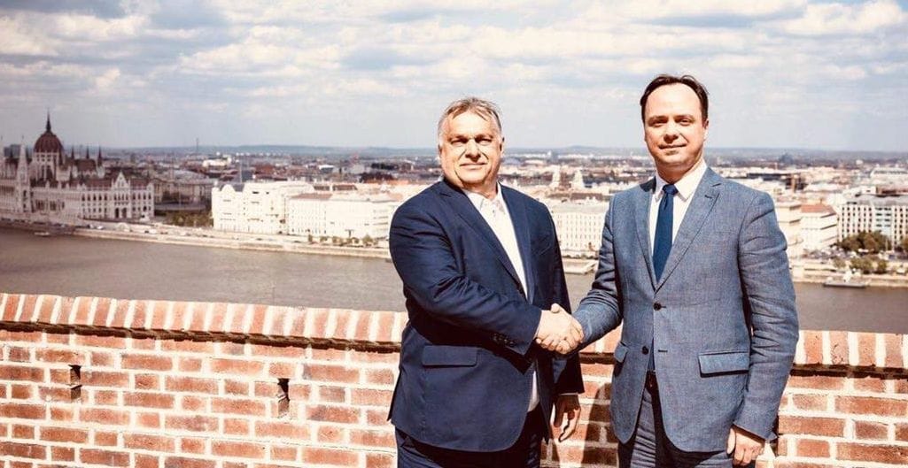 Orbán főtanácsadója szerint a kormány „sosem folytat negatív kampányt”, csak szembesít