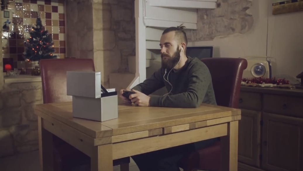 Könnyfakasztó karácsonyi reklámot forgatott alig 50 fontból egy brit operatőr – videó