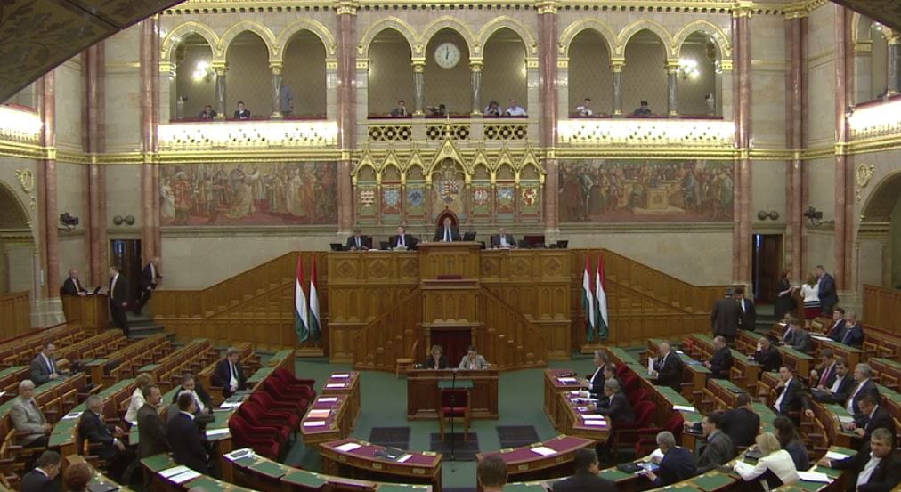 A héten még szombaton is ülésezik a parlament