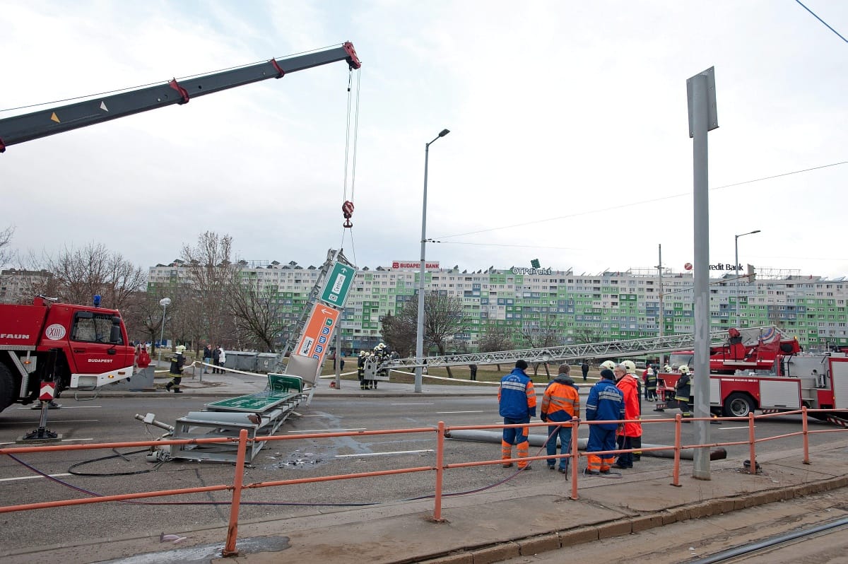 Letépett táblák: újra szabad az út a Vörösvári úton