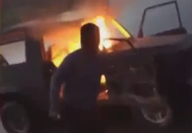 Unatkozott a tini, felgyújtotta a 30+ milliós Mercit – videó
