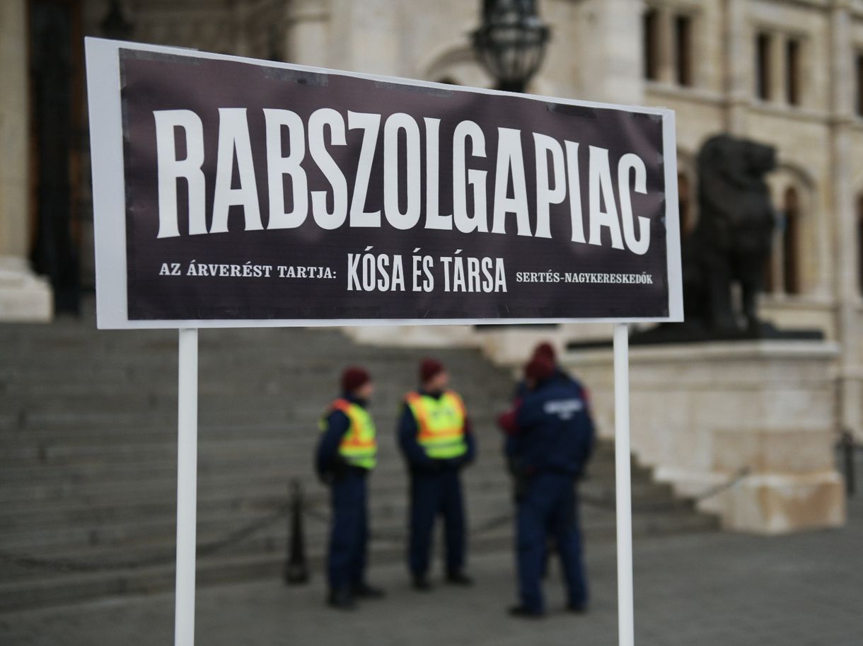 Toroczkaiék pártja is tiltakozik a 