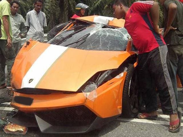 Ritka Lamborghini Gallardót törtek össze Malajziában – fotók