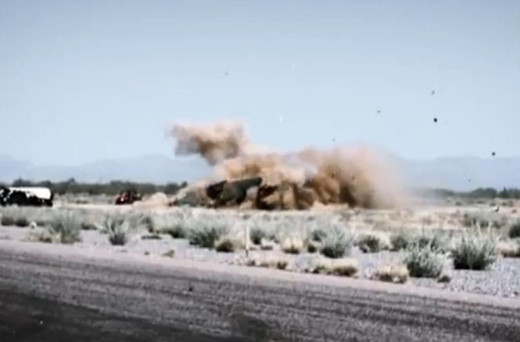 Lezuhant a Corvette-tel versengő helikopter - videó