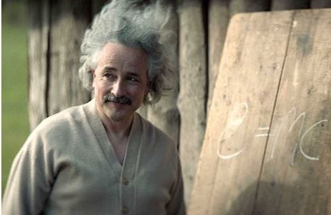 „Nagy hibát követtem el, hogy aláírtam a levelet” – Oppenheimer után itt a Netflixen az Einstein-film
