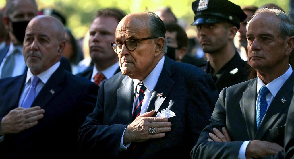 Rudy Giuliani Erzsébet királynőt imitálta, miközben teljesen összefüggéstelenül beszélt