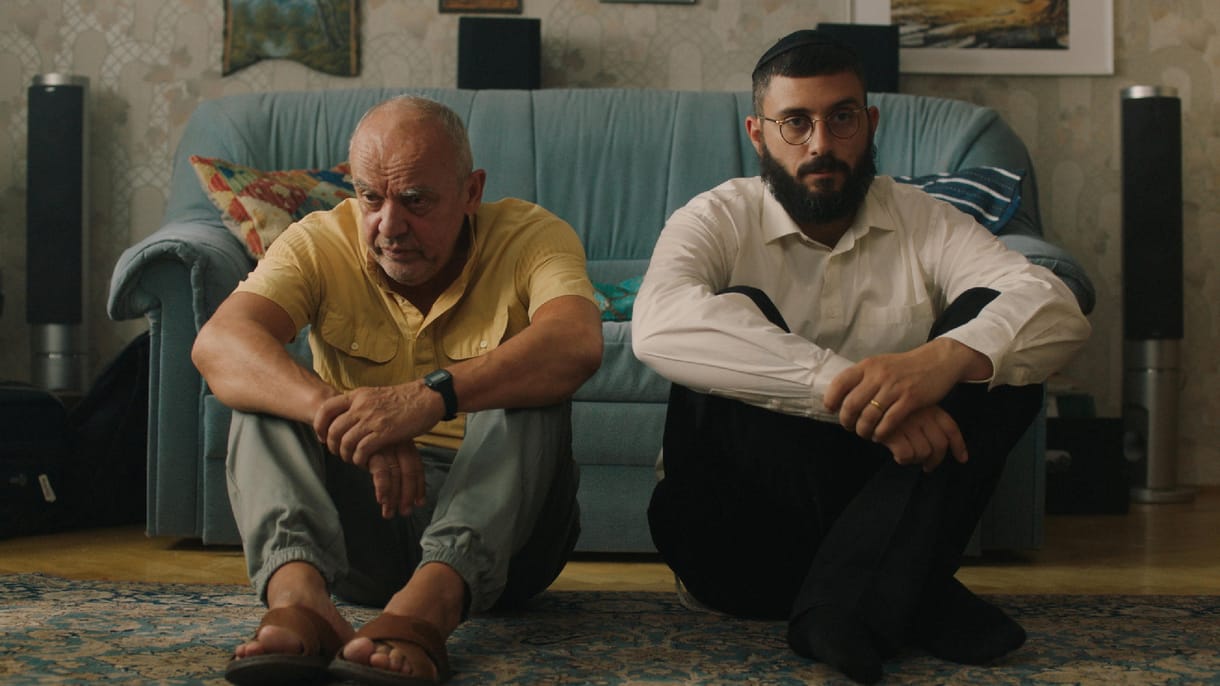 Előbb-utóbb minden apa-fiú bokszmeccset lejátszanak – stílusos és keserédes film a Lefkovicsék gyászolnak