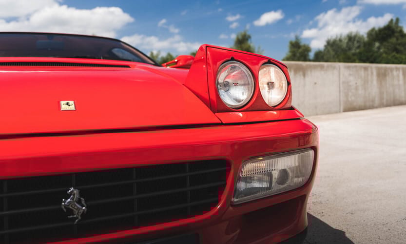 Ha egy ikonikus bukólámpás Ferrarira vágyik, most itt a lehetőség