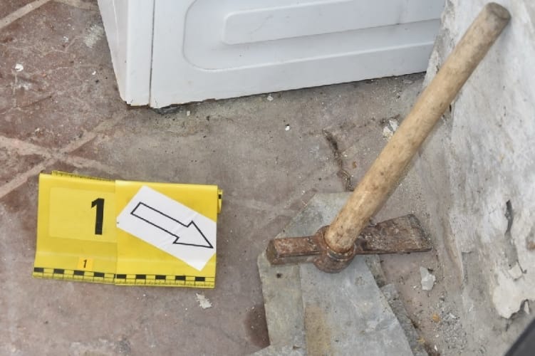 Kőműves kalapáccsal ment kinyitni a kocsmát, rendőrségi ügy lett belőle