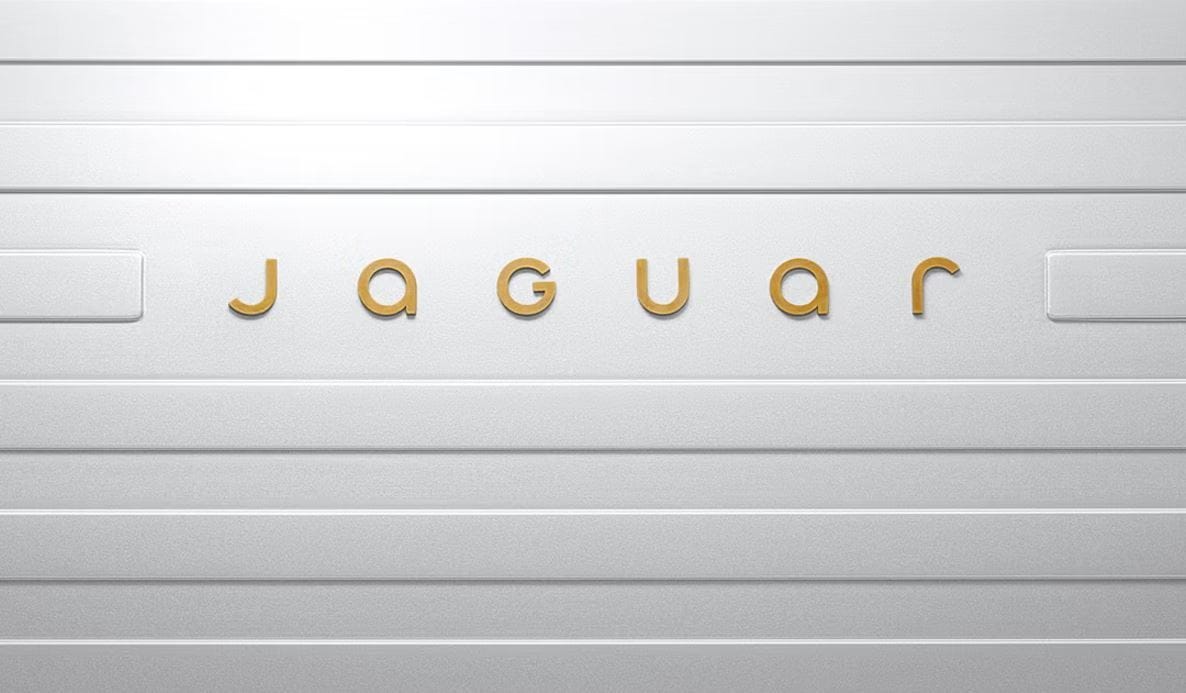 A Jaguar emblémaváltása sokaknál kiverte a biztosítékot, most egy meglepő autót is mutattak
