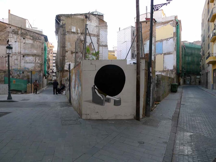 Street art percek: agyonnyom a fekete lyuk