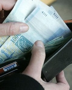 Stabil a forint, 266 fölött az euró
