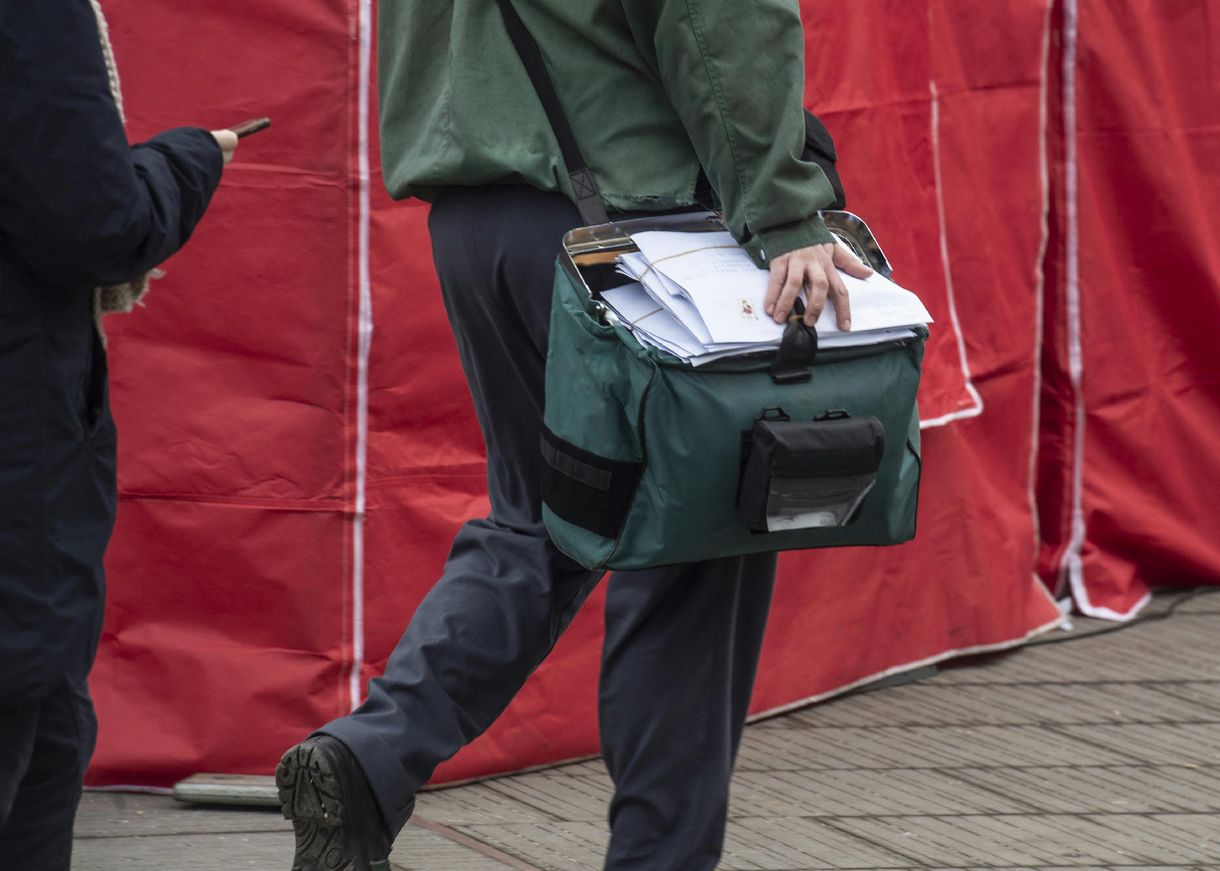 Testkamerát kaphatnak a postások