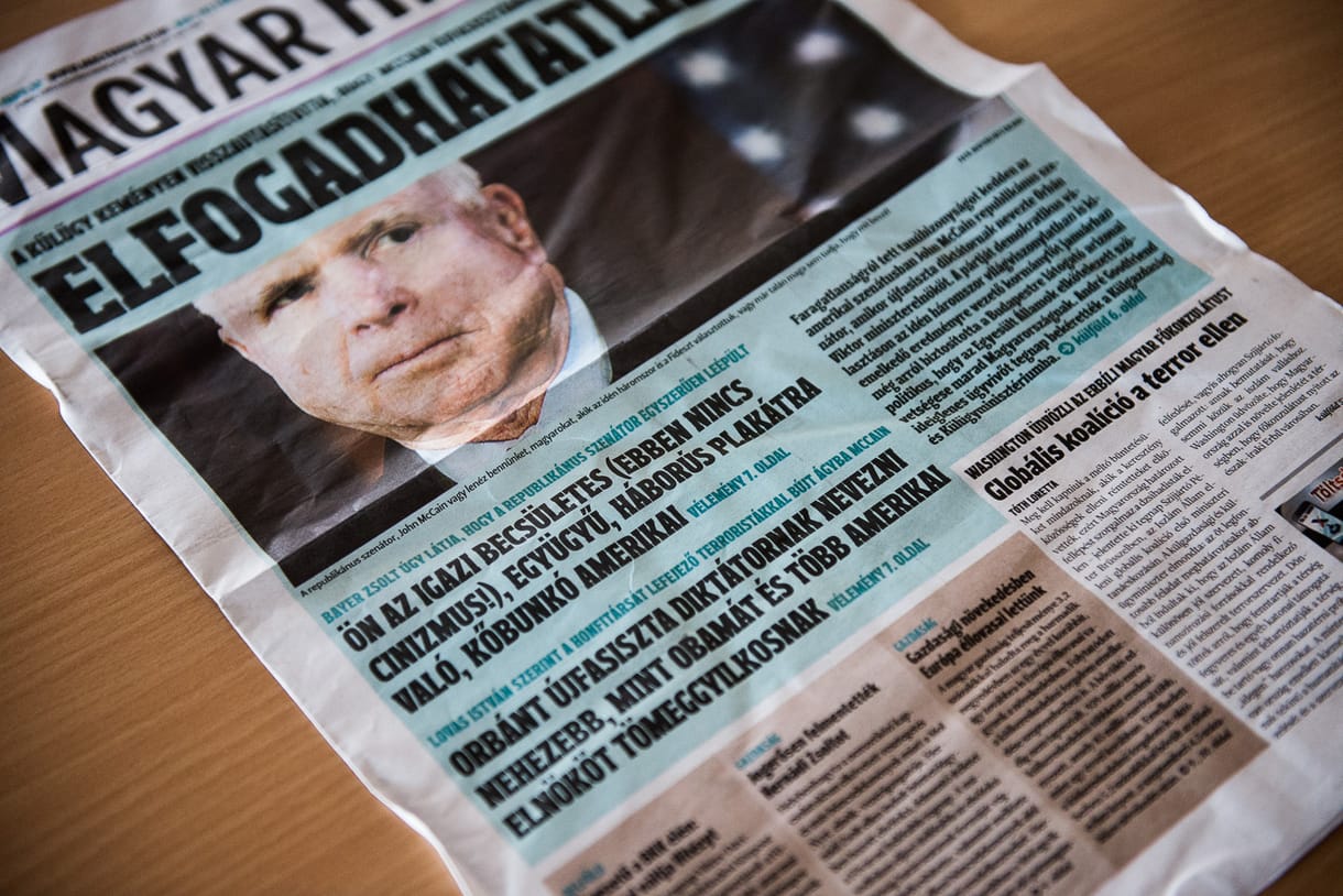 Megemlegeti McCain a Magyar Hírlap válaszcsapását (címlapfotó)