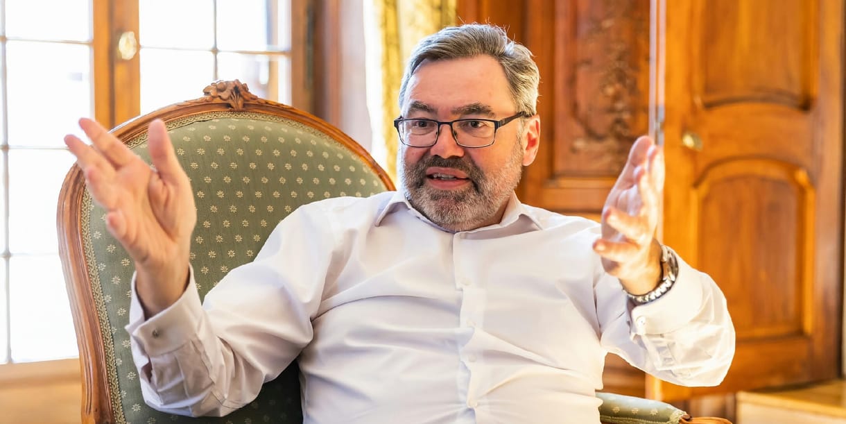 Paul Fox brit nagykövet: Egy bizonyos szintig értem, miért van hatalmon a magyar kormány 14 éve