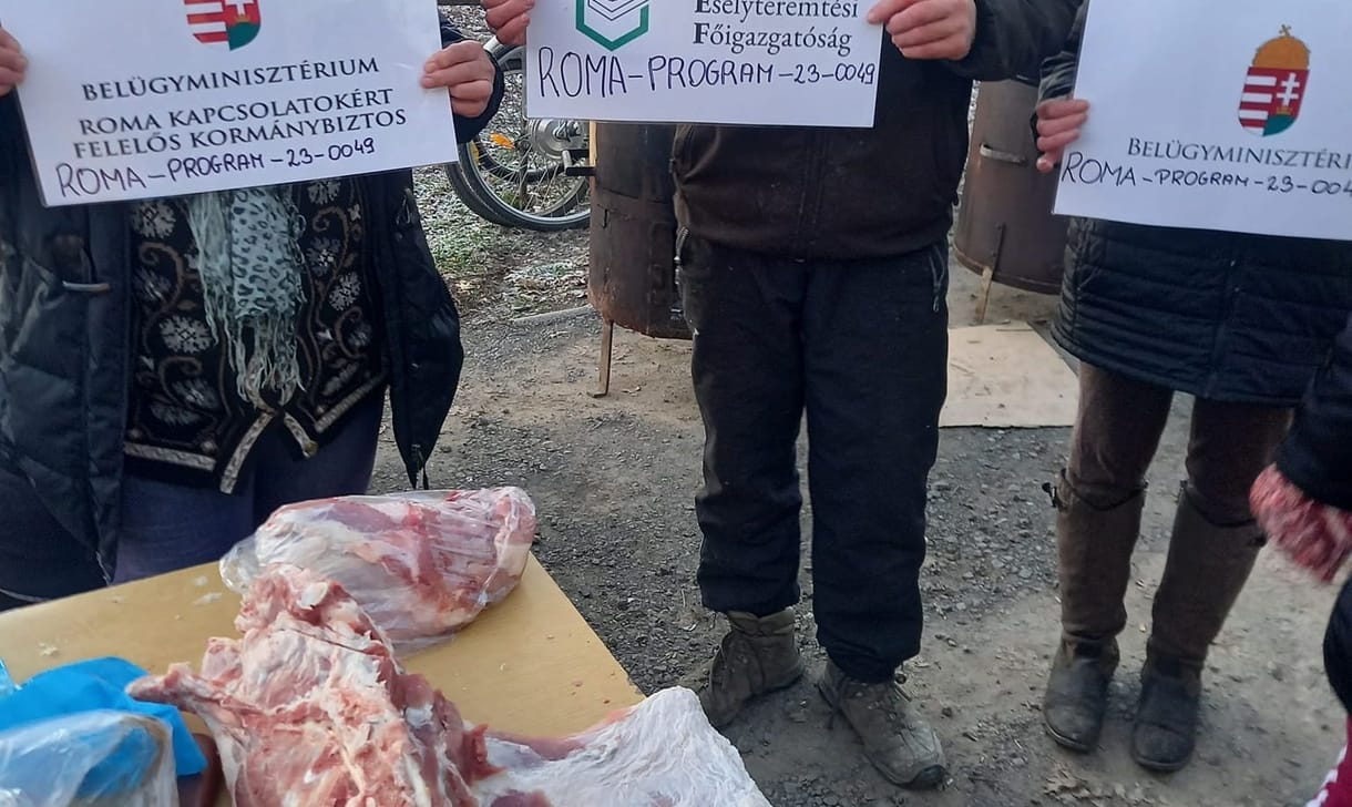 Népszava: A romák esélyteremtésére nyújtott pályázati pénzből disznóvágást rendeztek Farkas Flórián szülőfalujában