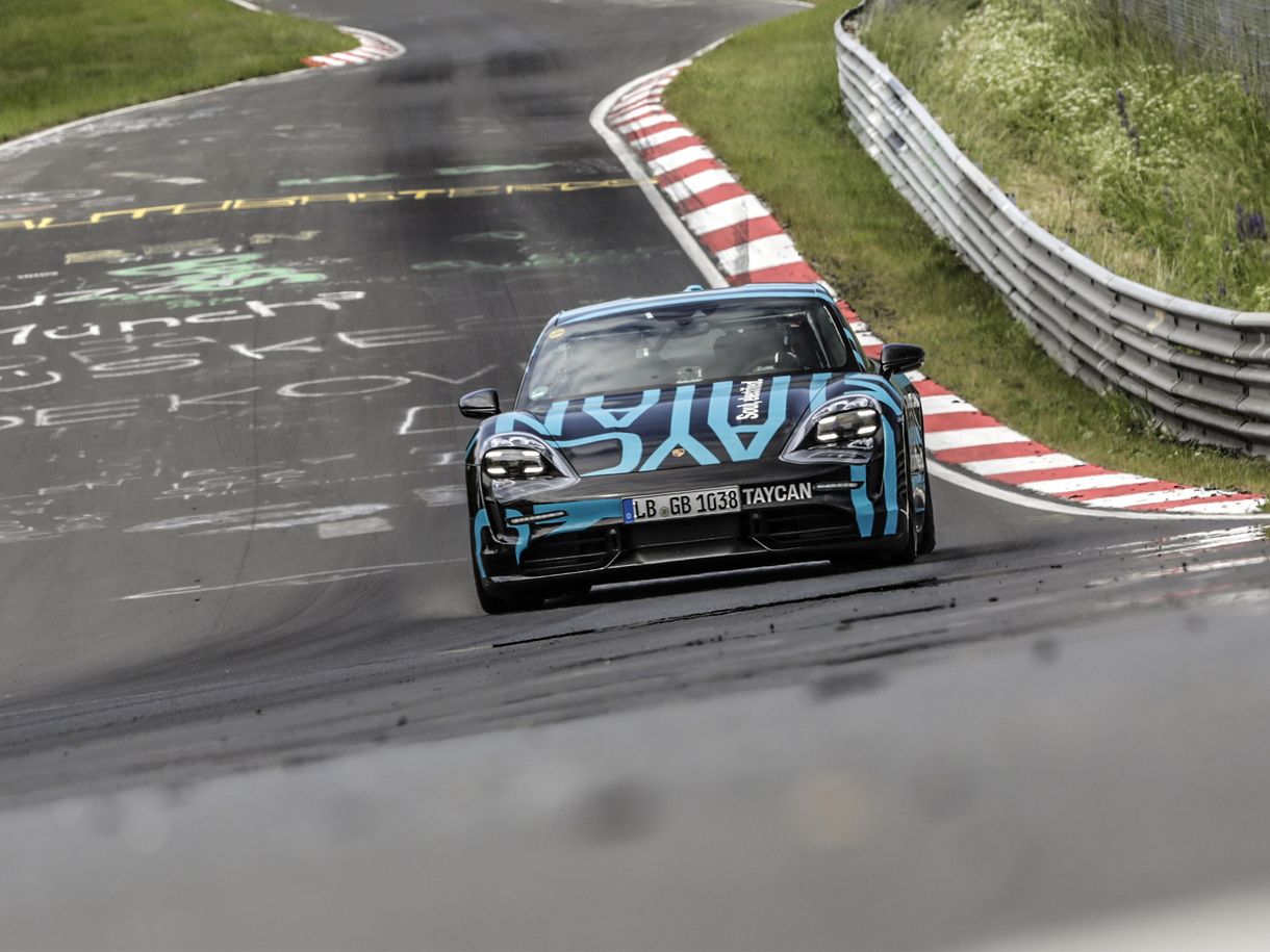 A Nürburgringen máris szaladt egy rekordot a Porsche Taycan
