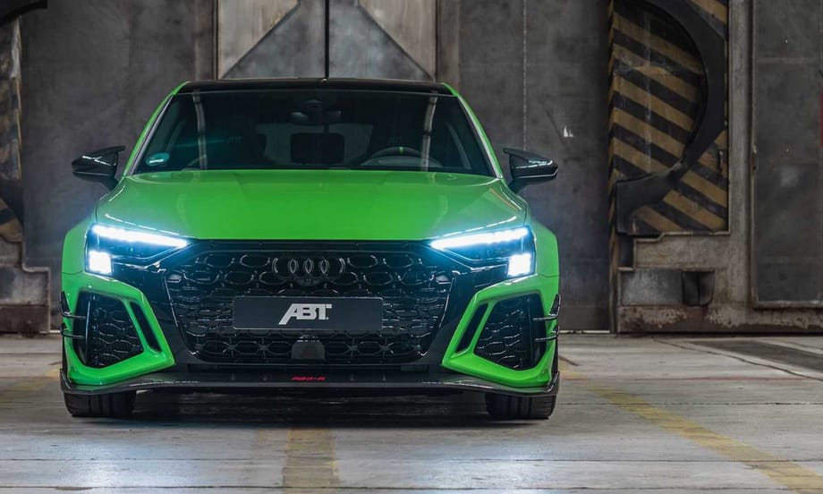 3,3 másodperc alatt 0-ról 100-ra és 300 km/h: ezt tudja ez a kicsi új Audi