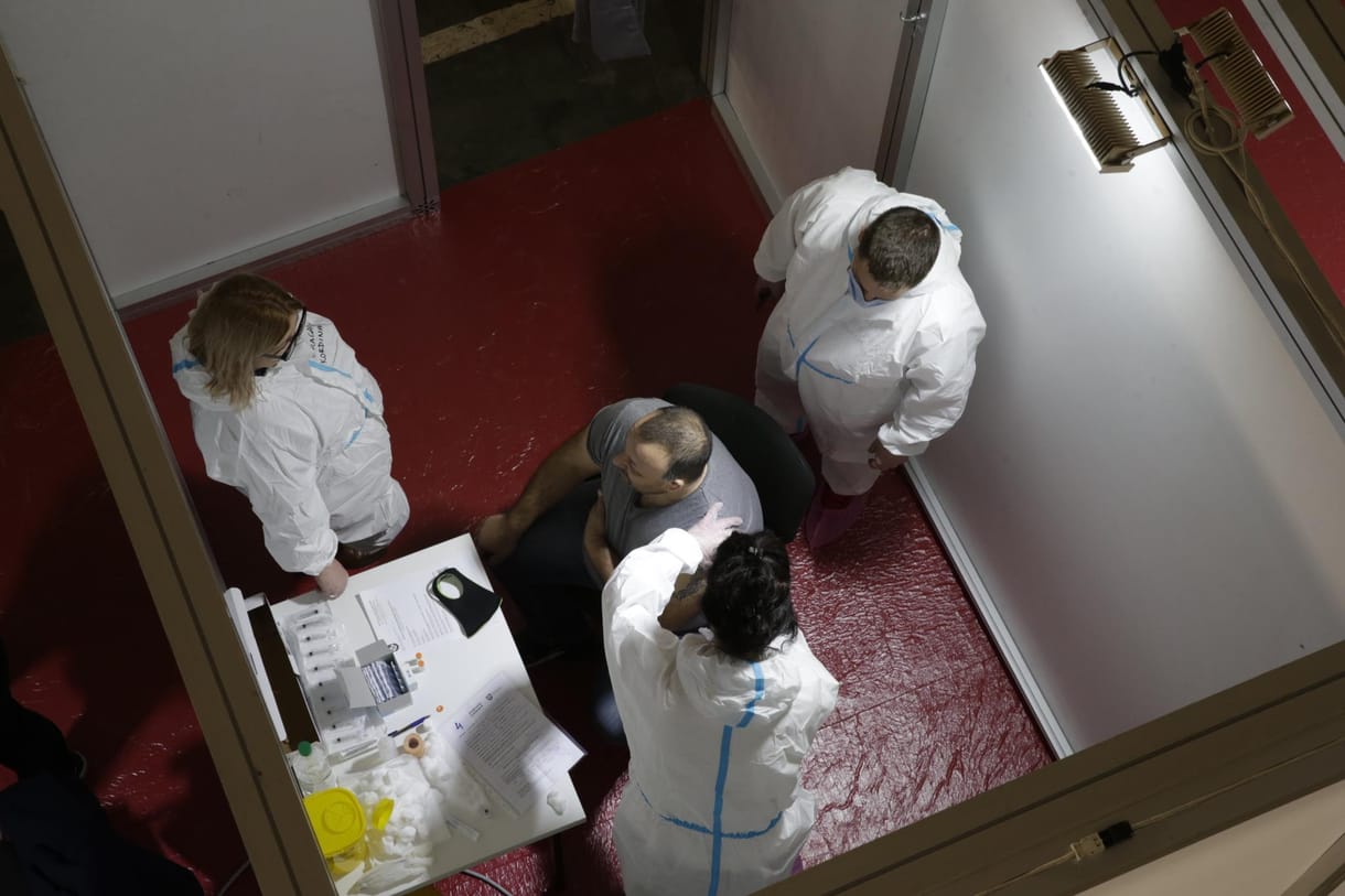 Jól járhatnak azok a cégek, amelyek nem erőltetik a kötelező Covid-oltást?