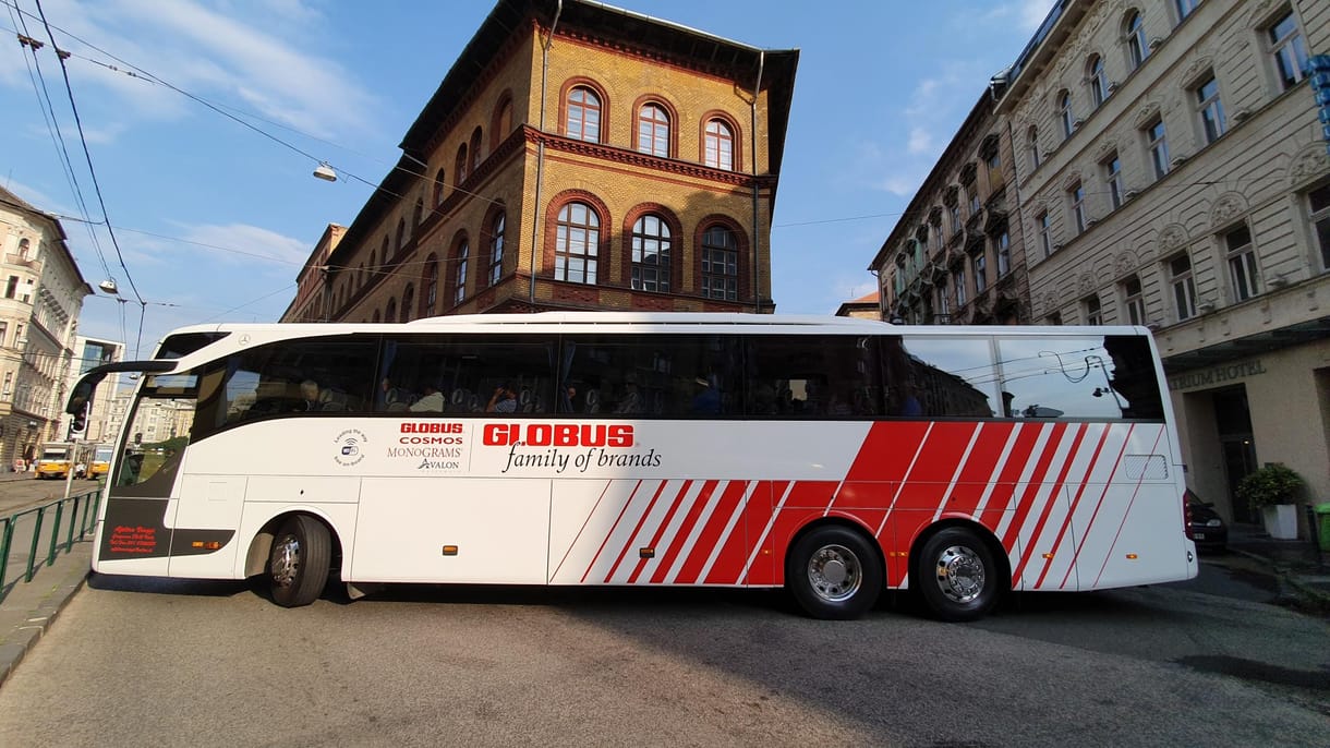 Íme a budapesti utak királya: a turistabusz