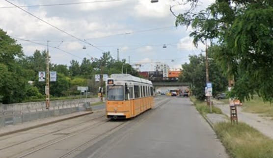 A síneken ülhetett a férfi, akit halálra gázolt a villamos a IX. kerületben