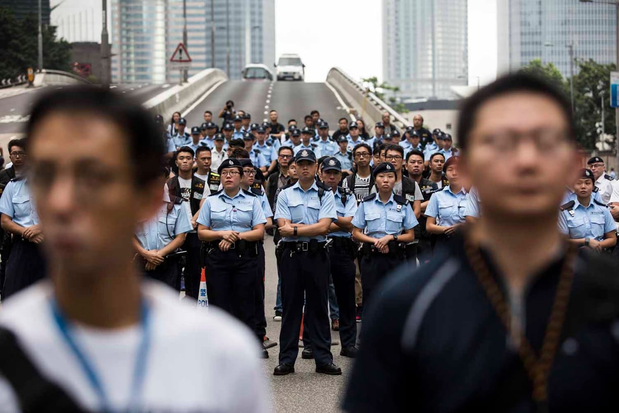Százezer nyugdíjas tüntetett Hongkongban a városvezetés mellett