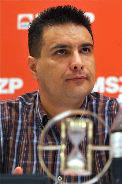 Mesterházy: kevesebbet beszélni, többet tenni