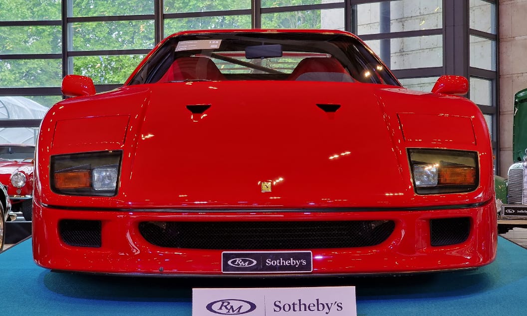 Potom 780 millió forintért cserélt gazdát ez a Ferrari F40, amit alaposan körbejártunk