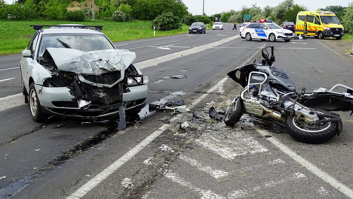 Halálos balesetet szenvedett egy motoros Fegyverneknél