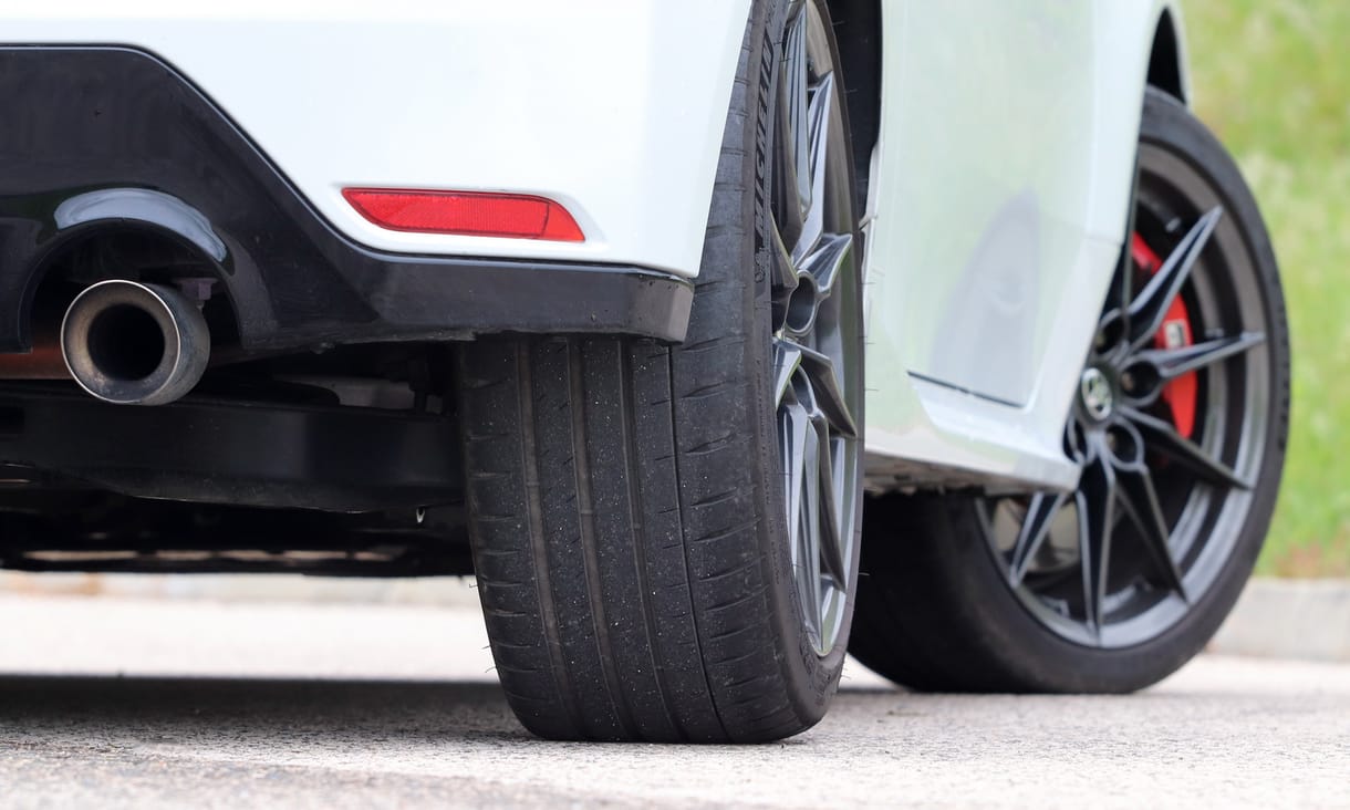 Friss kémfotókon az akár 300 lóerős Toyota Yaris GRMN