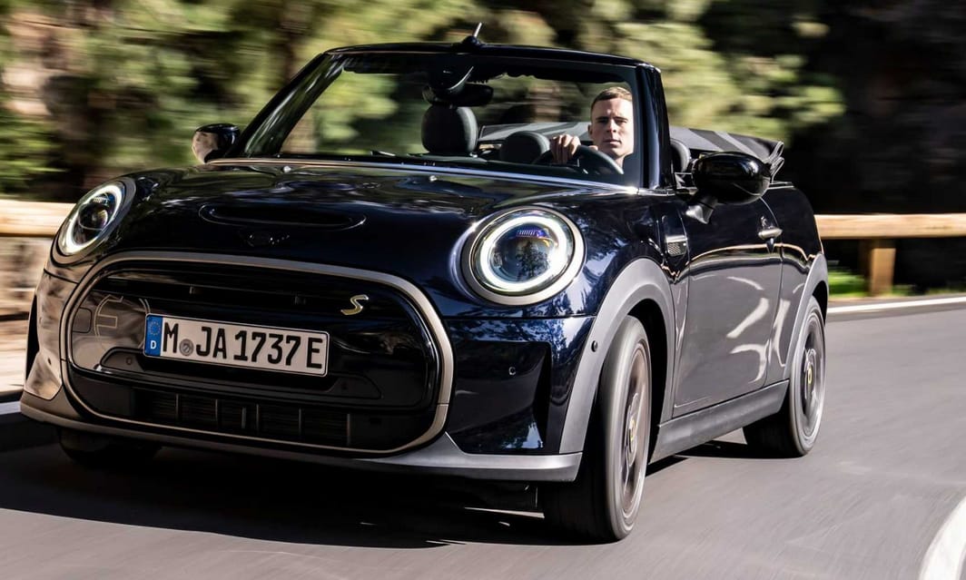A világ első tisztán elektromos kabriója: itt a legújabb Mini